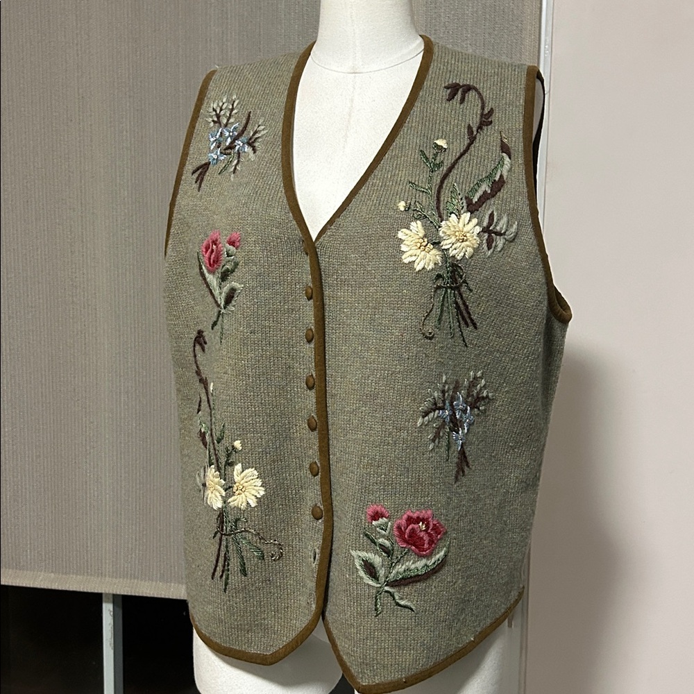 Vintage Susan Bristol hand embroidered floral wool sweater vest size 1 W - Picture 4 of 17